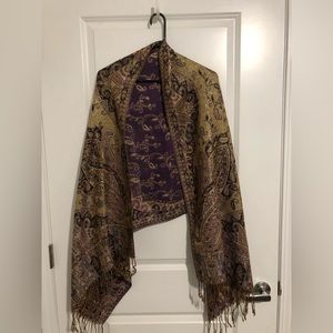 Pashmina Scarf. Smoke and Pet free home.
